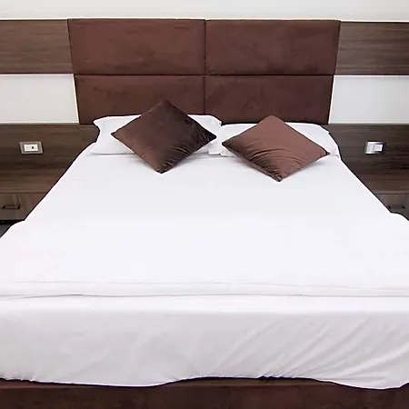 Hotel Auroom *